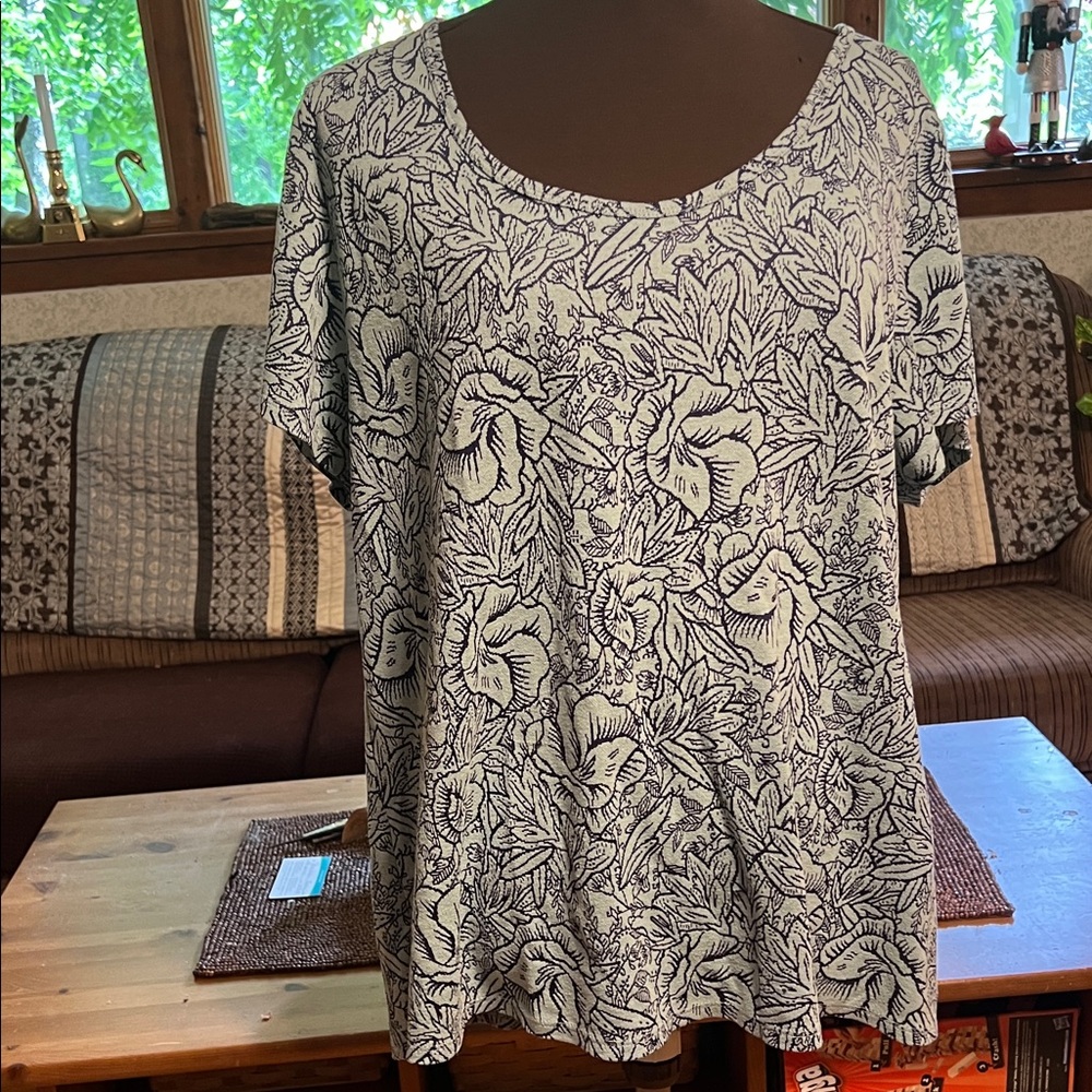 LuLaRoe Black and White Boxy Relaxed T-Shirt